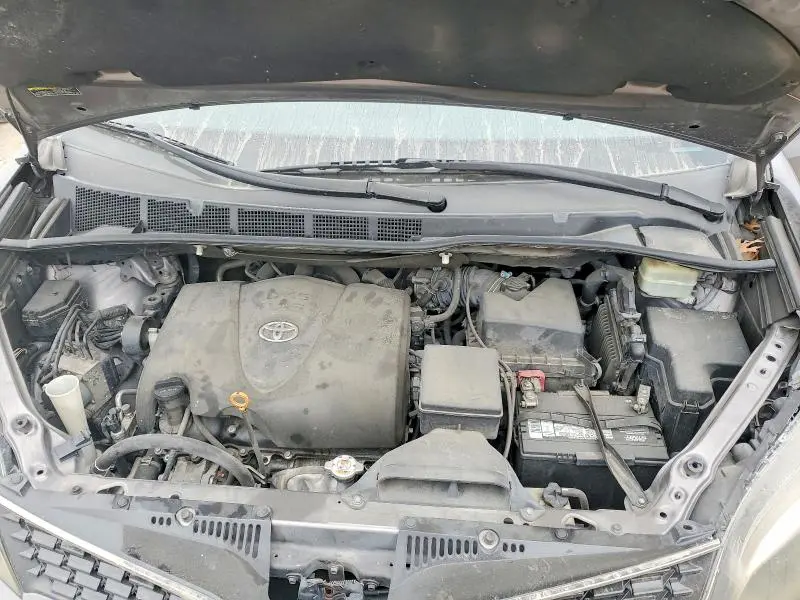 2018 TOYOTA SIENNA SE  