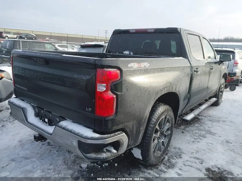 2023 CHEVROLET SILVERADO 1500 4WD  SHORT BED LT WITH 2FL
