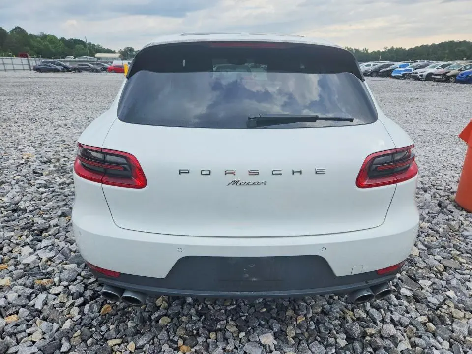 2018 PORSCHE MACAN   