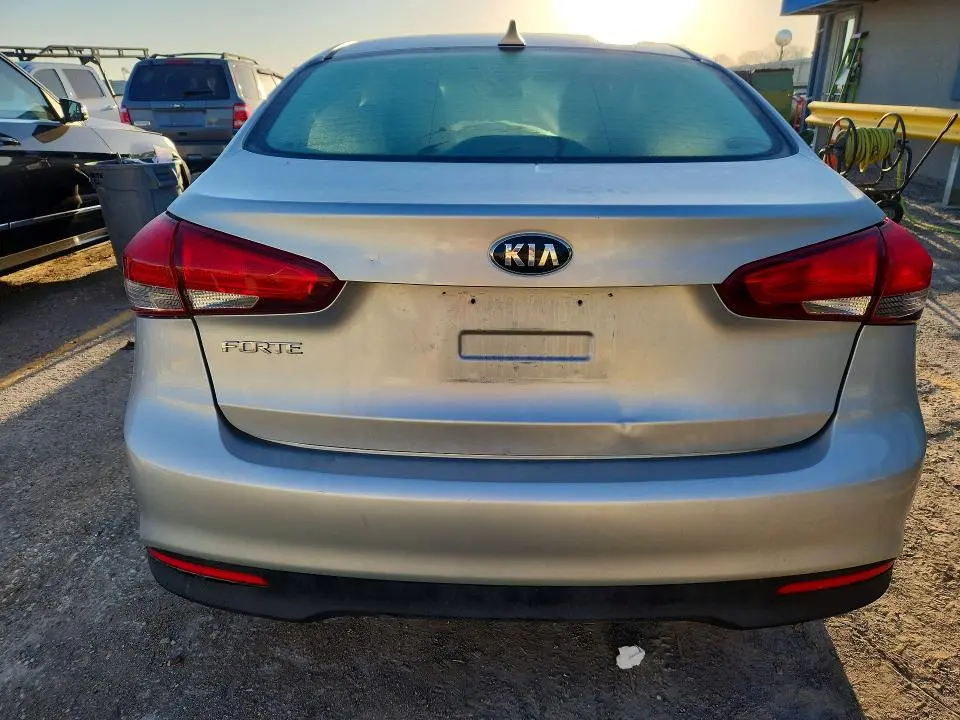 2018 KIA FORTE LX  