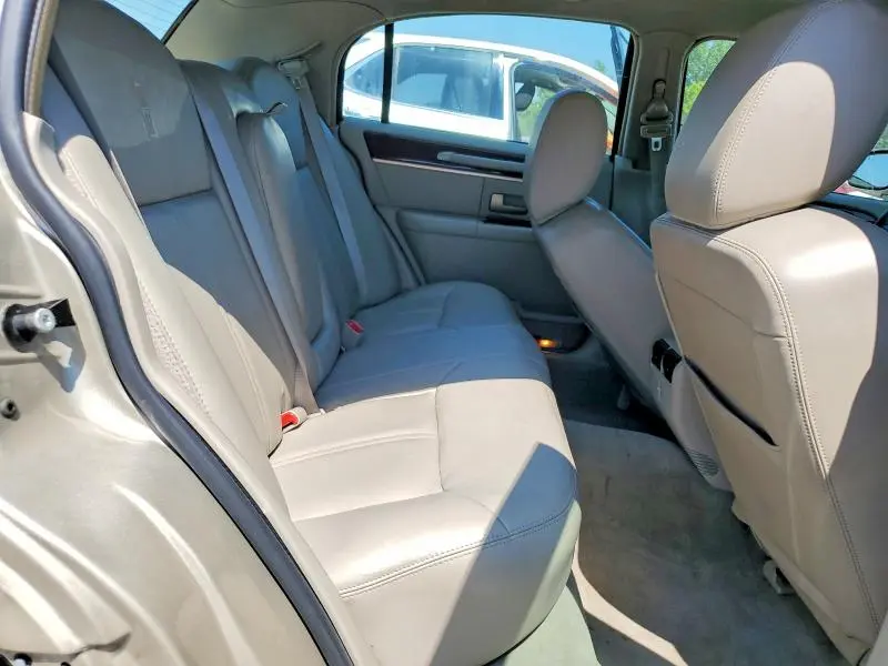 2011 LINCOLN TOWN CAR SIGNATURE LIMITED  