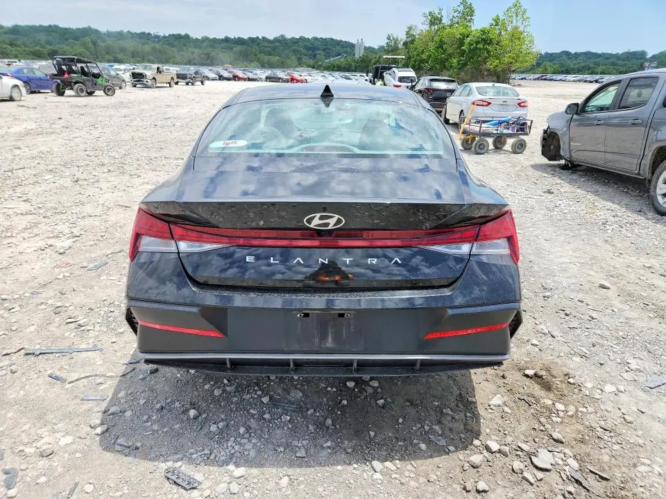 2025 HYUNDAI ELANTRA SEL  