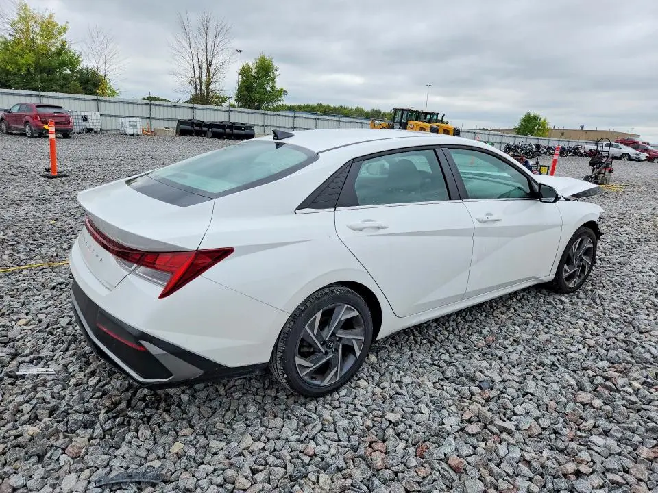 2025 HYUNDAI ELANTRA SEL  
