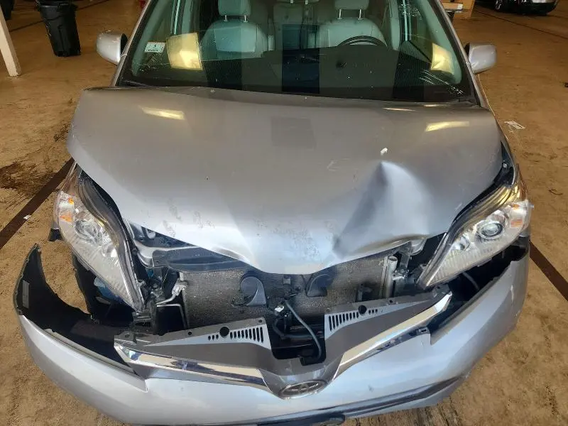 2020 TOYOTA SIENNA XLE 8-PASSENGER  