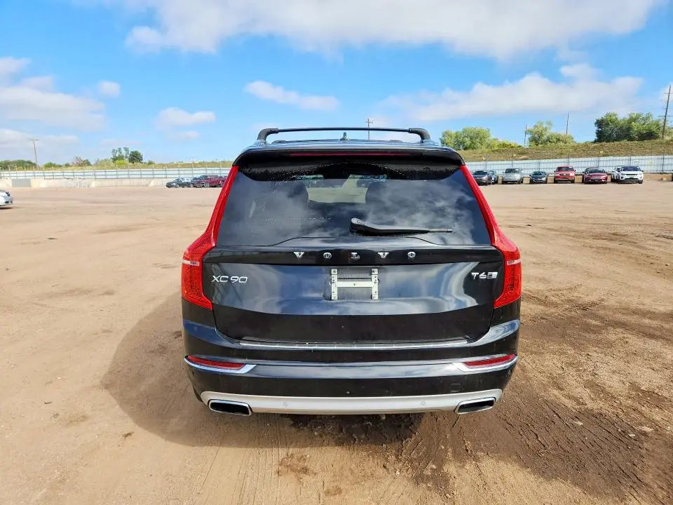 2016 VOLVO XC90 T6  