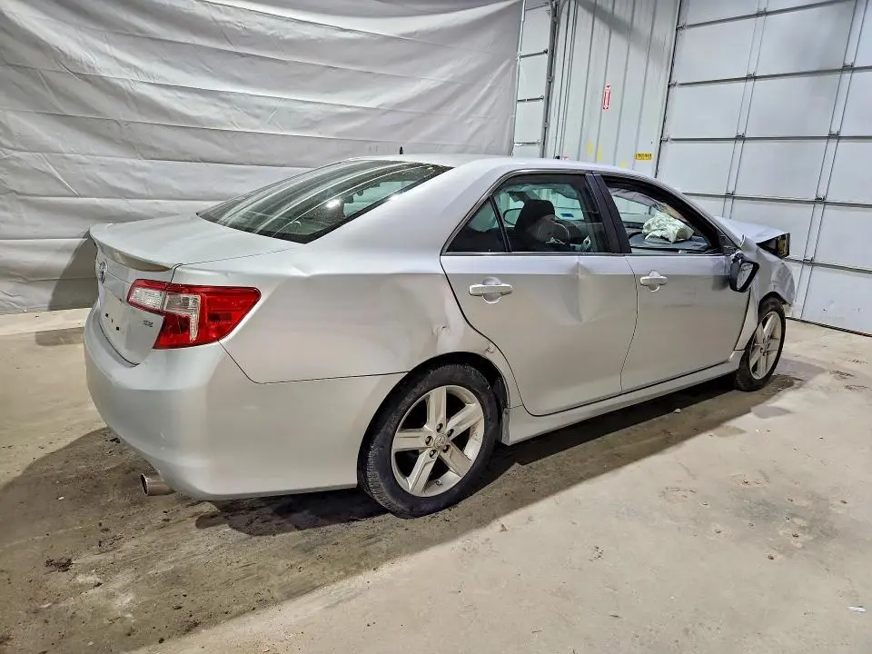 2013 TOYOTA CAMRY SE  