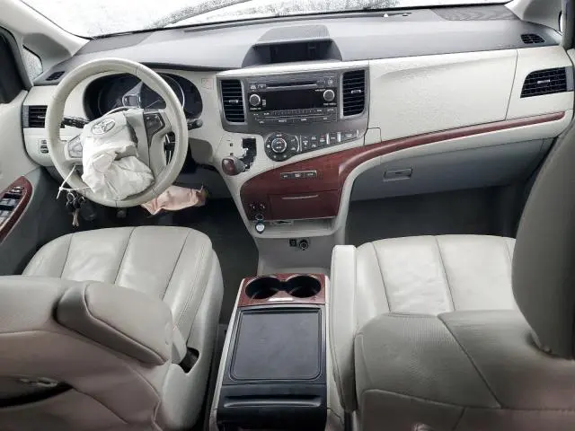 2014 TOYOTA SIENNA XLE  