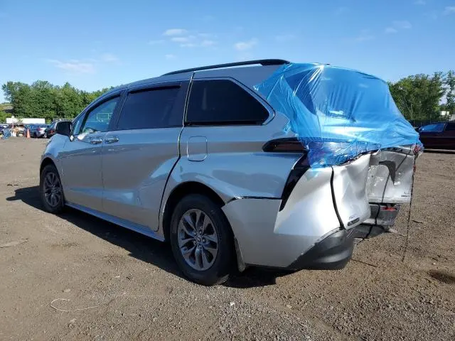 2023 TOYOTA SIENNA XLE  