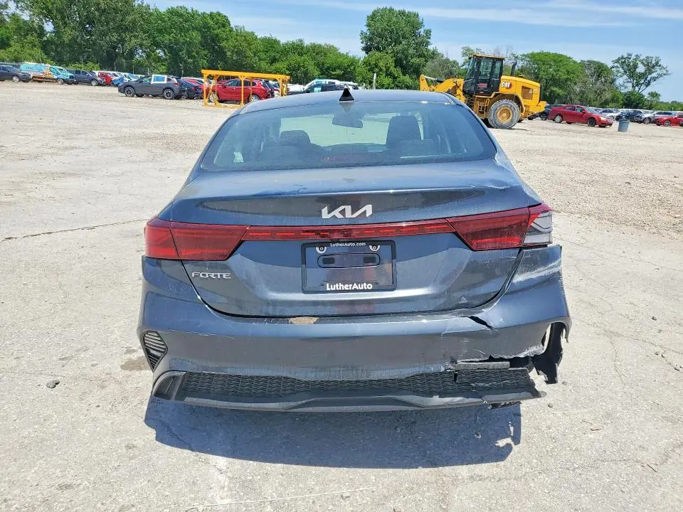 2024 KIA FORTE LXS  