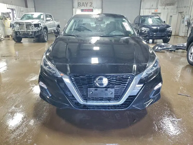 2022 NISSAN ALTIMA SR  