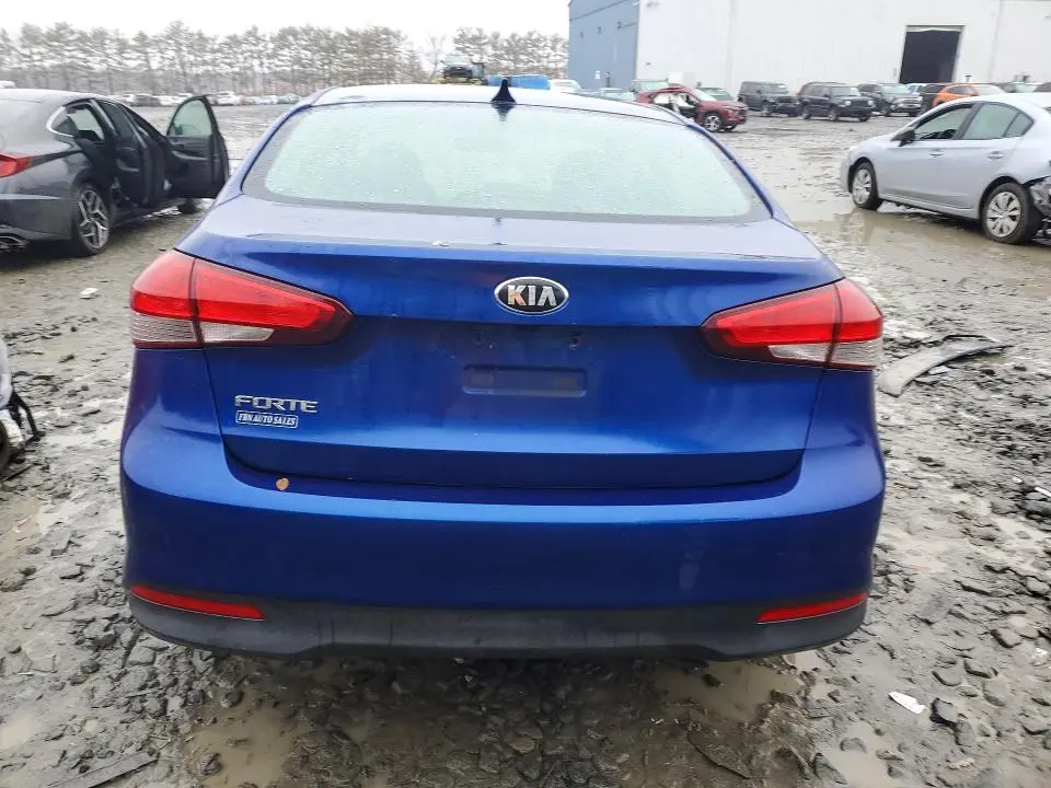 2017 KIA FORTE LX  