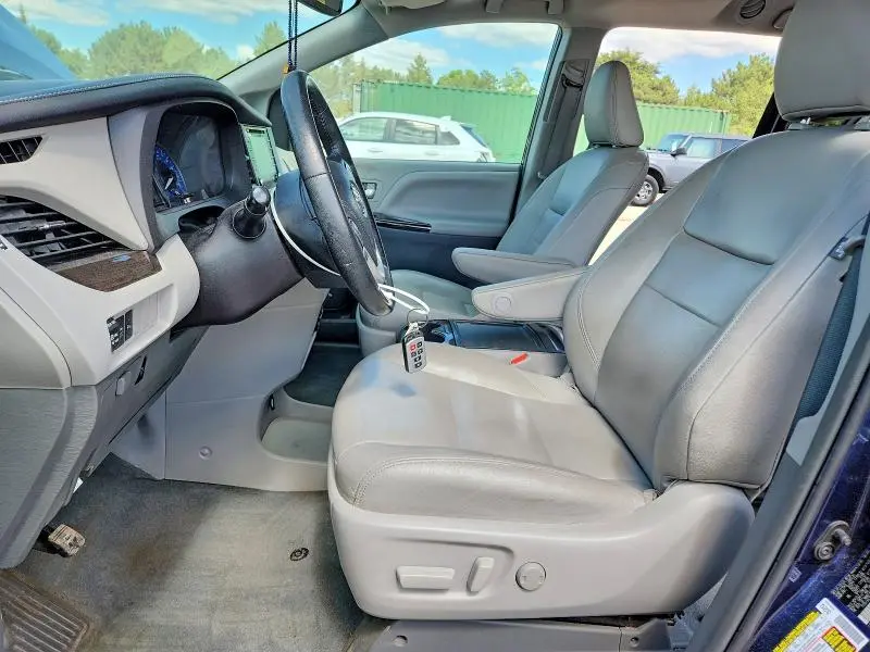 2019 TOYOTA SIENNA XLE 7-PASSENGER  