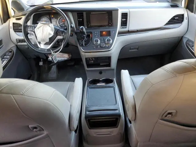 2016 TOYOTA SIENNA XLE  