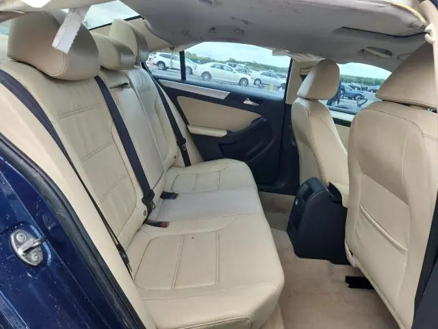 2013 VOLKSWAGEN JETTA SE  