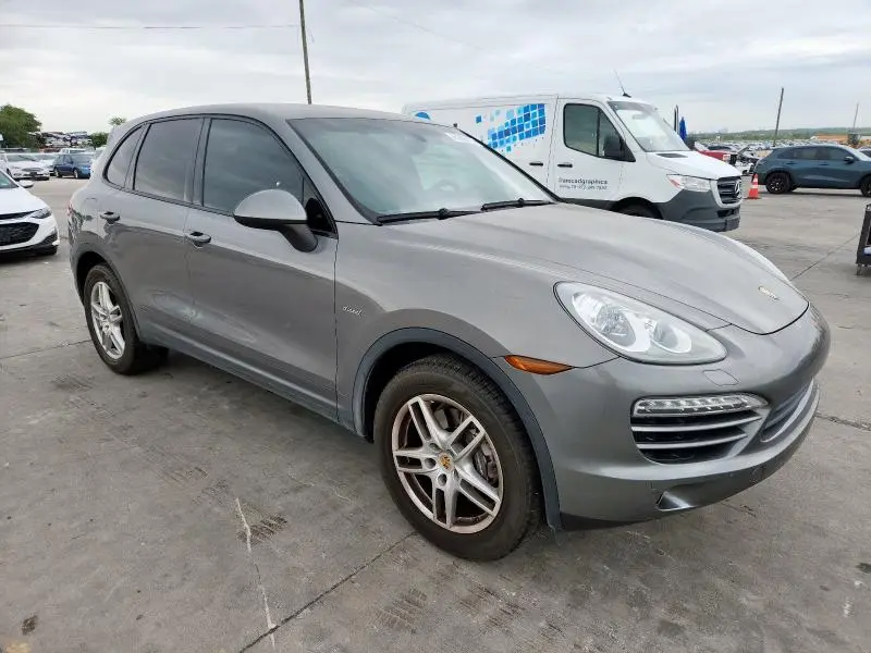 2013 PORSCHE CAYENNE   
