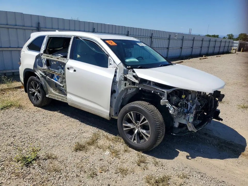 2016 TOYOTA HIGHLANDER XLE  