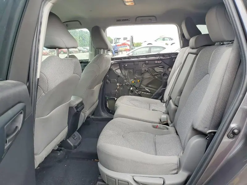 2022 TOYOTA HIGHLANDER LE  