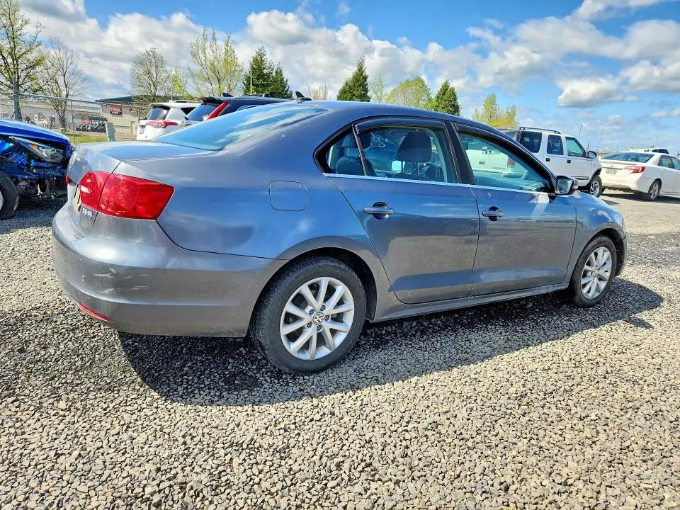 2013 VOLKSWAGEN JETTA SE  