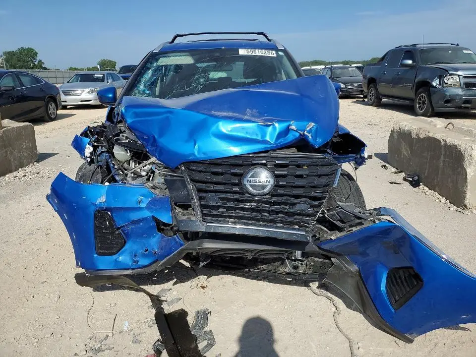 2021 NISSAN KICKS SV  