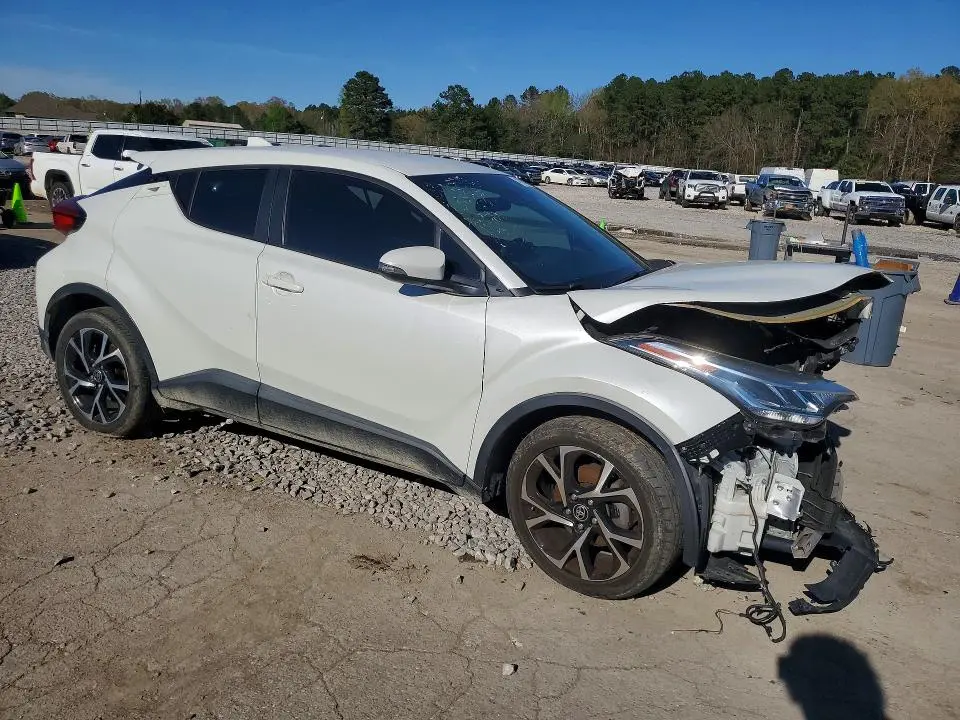 2021 TOYOTA C-HR XLE  