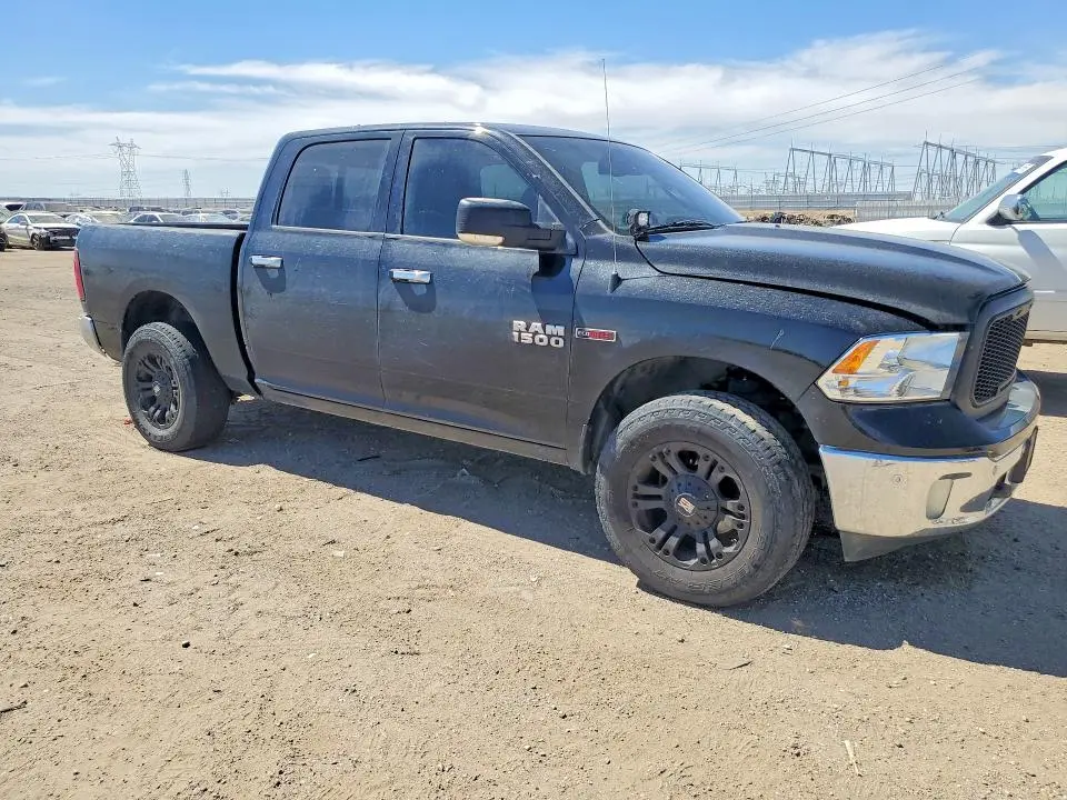 2015 RAM 1500 SLT  