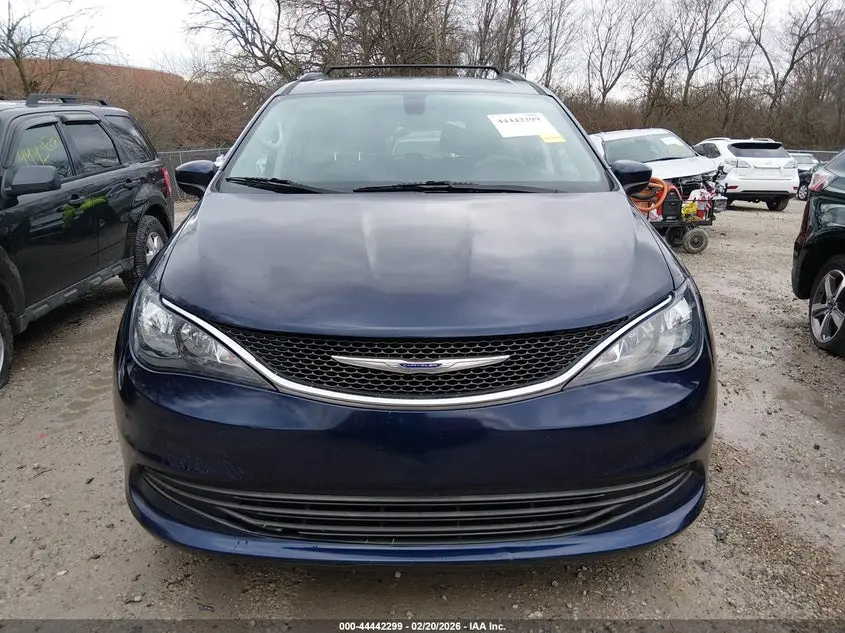 2020 CHRYSLER VOYAGER LXI