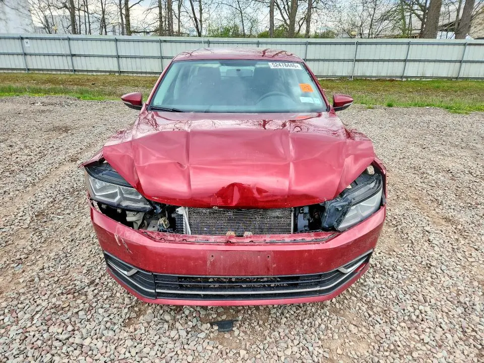 2016 VOLKSWAGEN PASSAT   