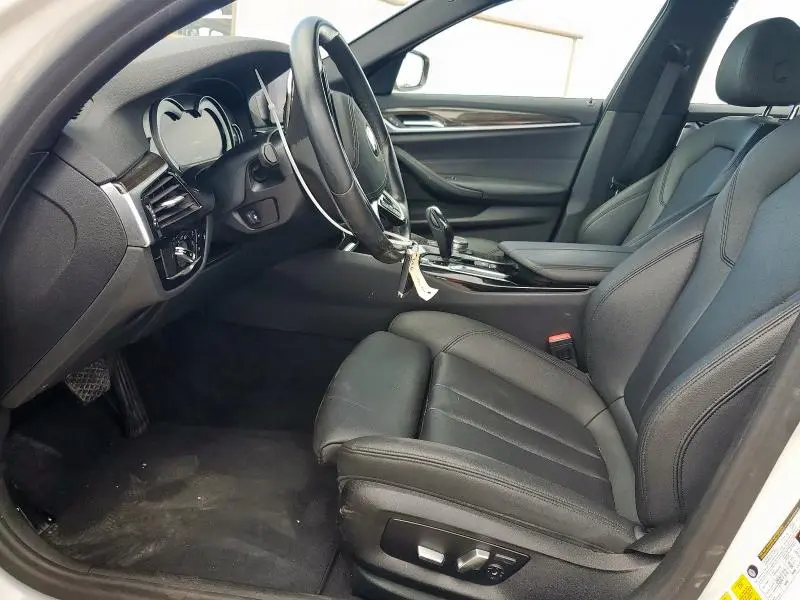 2019 BMW 530E   