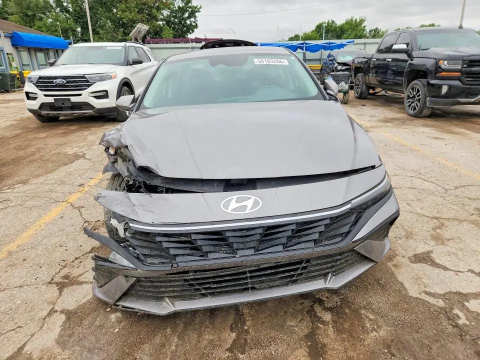 2024 HYUNDAI ELANTRA SE  