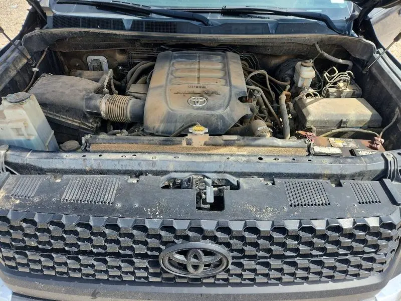 2016 TOYOTA TUNDRA CREWMAX SR5  