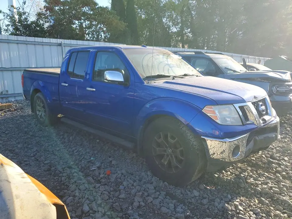 2014 NISSAN FRONTIER SL  