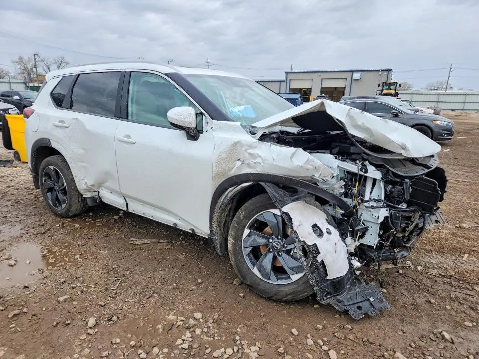 2024 NISSAN ROGUE SV  