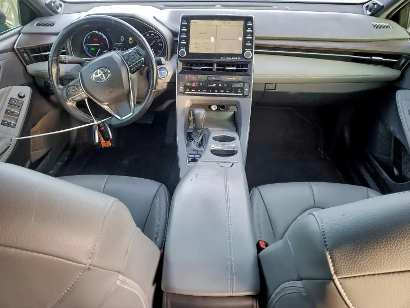 2019 TOYOTA AVALON XLE  