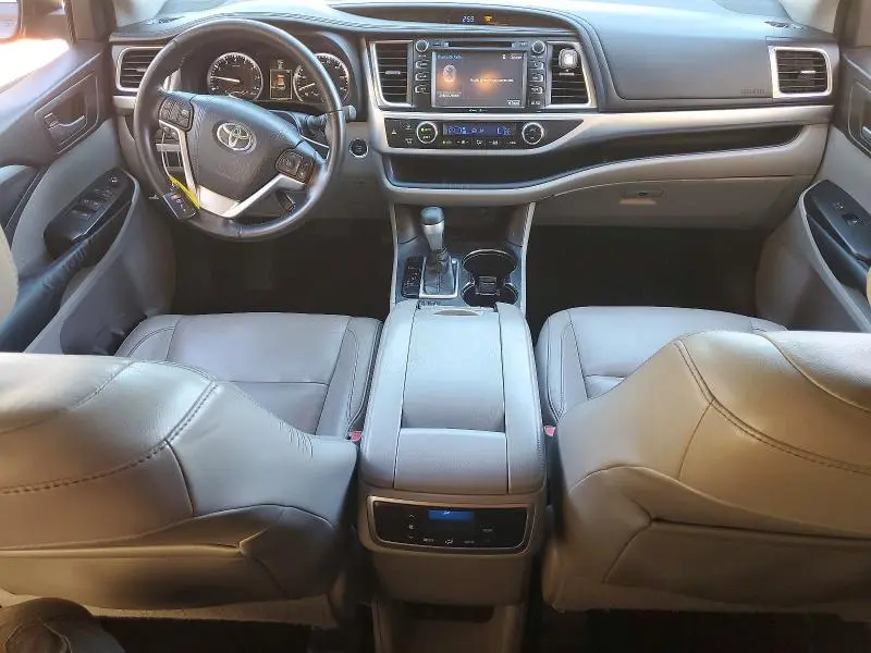 2015 TOYOTA HIGHLANDER XLE  
