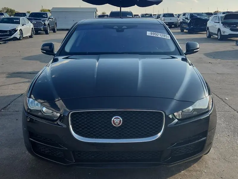 2017 JAGUAR XE PRESTIGE  