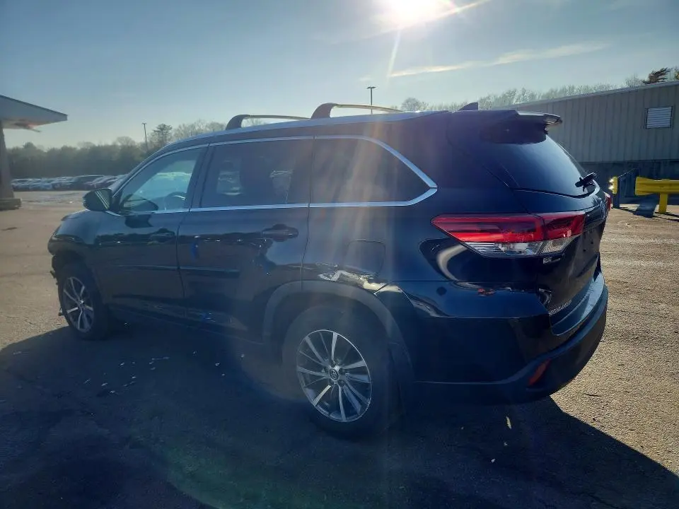 2019 TOYOTA HIGHLANDER XLE  
