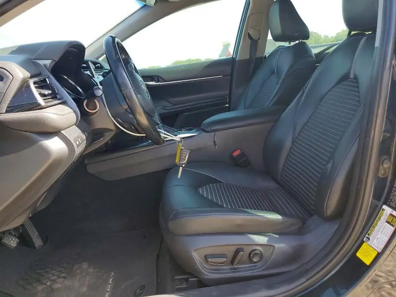 2019 TOYOTA CAMRY SE  