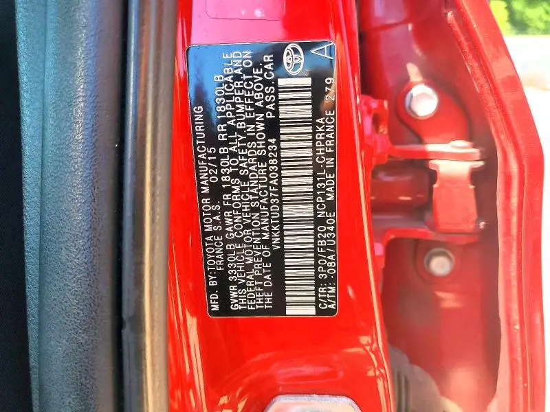 2015 TOYOTA YARIS 5-DOOR LE  