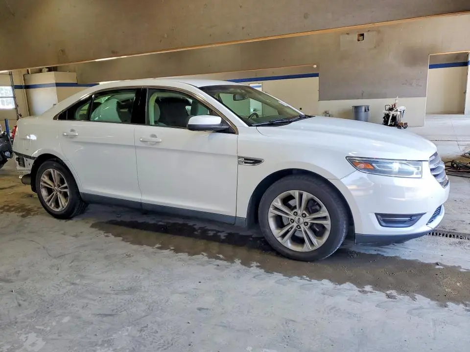 2015 FORD TAURUS SEL  