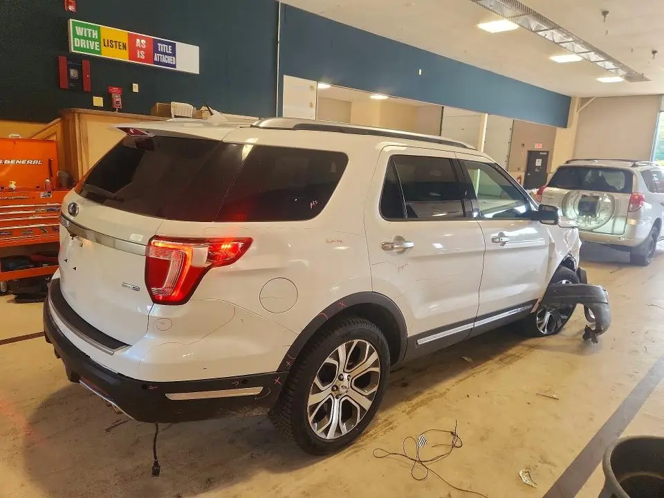 2019 FORD EXPLORER PLATINUM  
