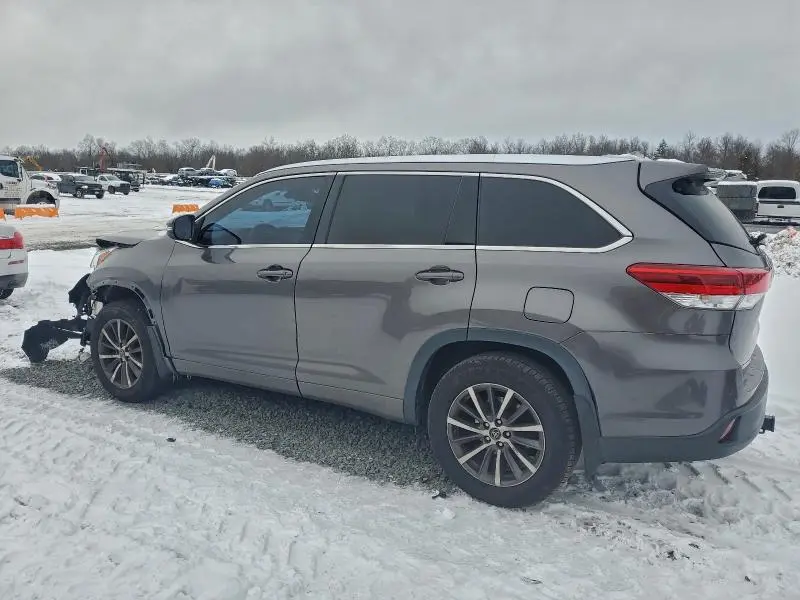 2018 TOYOTA HIGHLANDER SE  