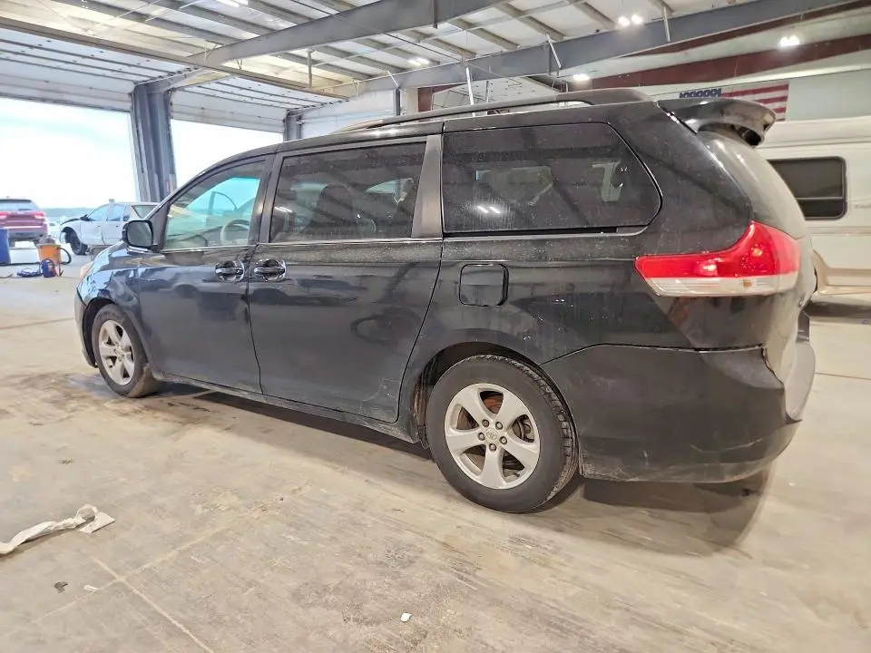 2011 TOYOTA SIENNA LE  