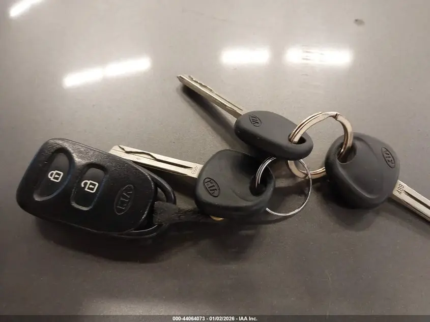 2013 KIA SORENTO LX V6