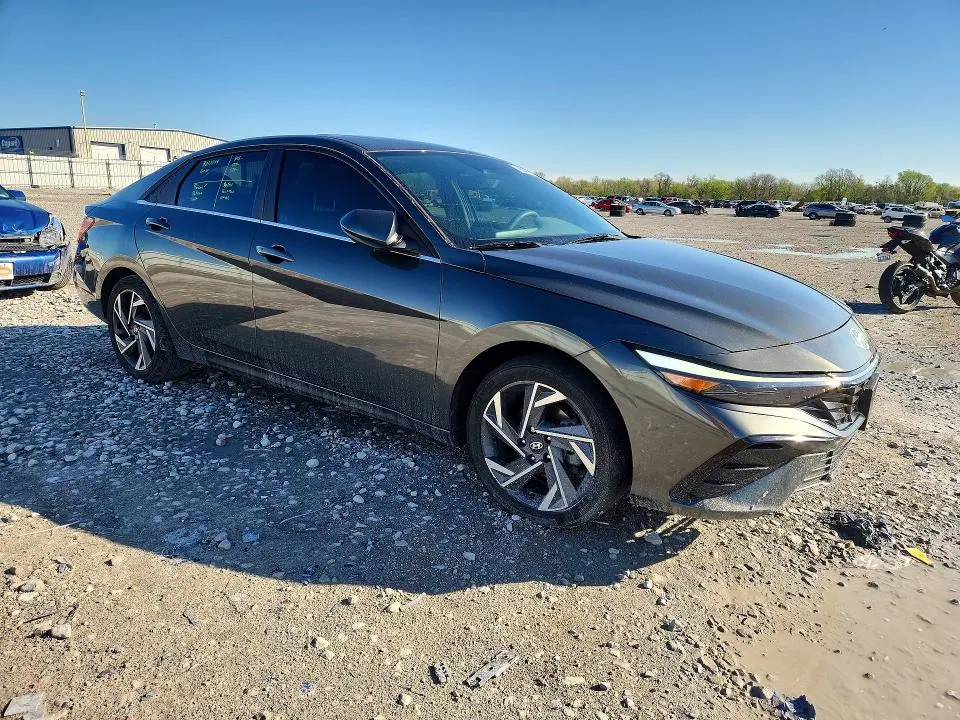 2024 HYUNDAI ELANTRA SEL  