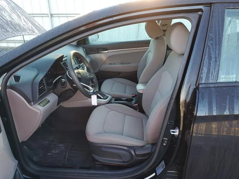 2019 HYUNDAI ELANTRA SE  