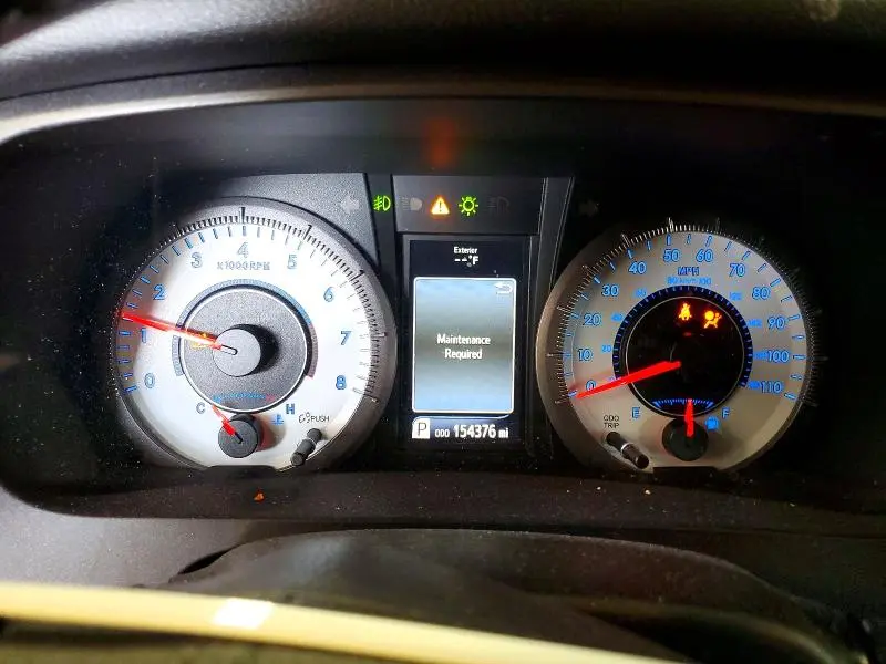 2016 TOYOTA SIENNA SE  