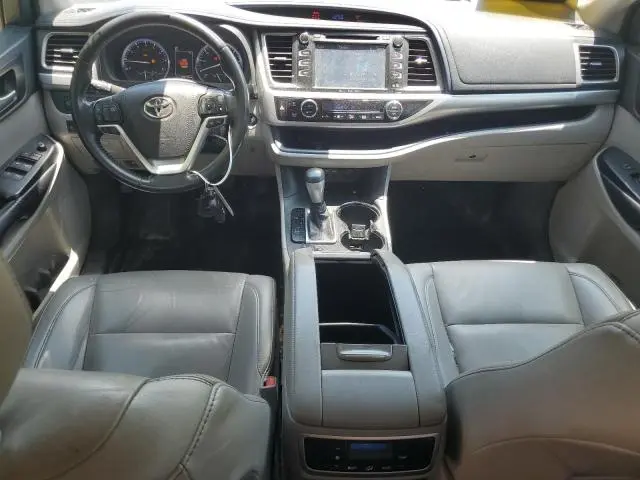 2019 TOYOTA HIGHLANDER SE  