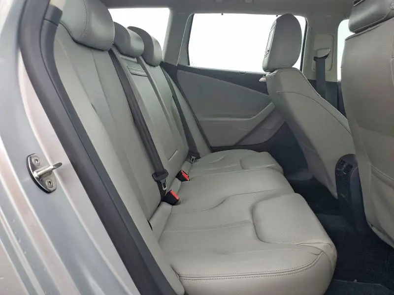 2010 VOLKSWAGEN PASSAT KOMFORT  