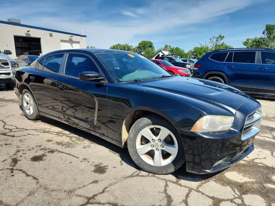 2013 DODGE CHARGER SE  