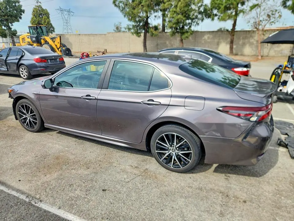 2021 TOYOTA CAMRY SE  
